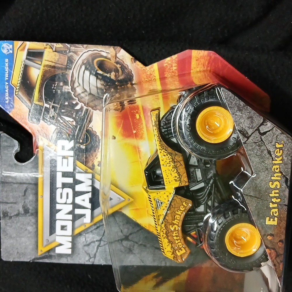 Monster Jam EarthShaker Toy Truck - Yellow